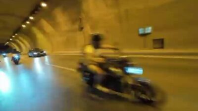 Antalya-Kemer yolunda meydana gelen bir trafik kazasında, motosiklet sürücüsü Baki