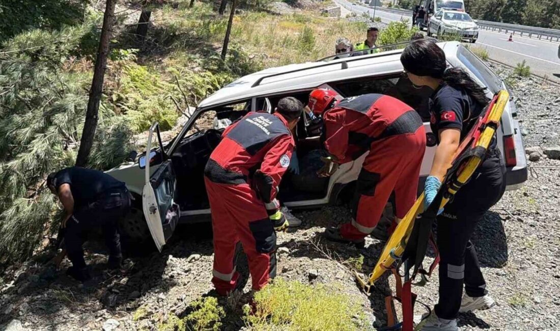 Muğla-Denizli karayolunda Çakmak Mahallesi’nde meydana gelen tek taraflı trafik kazasında