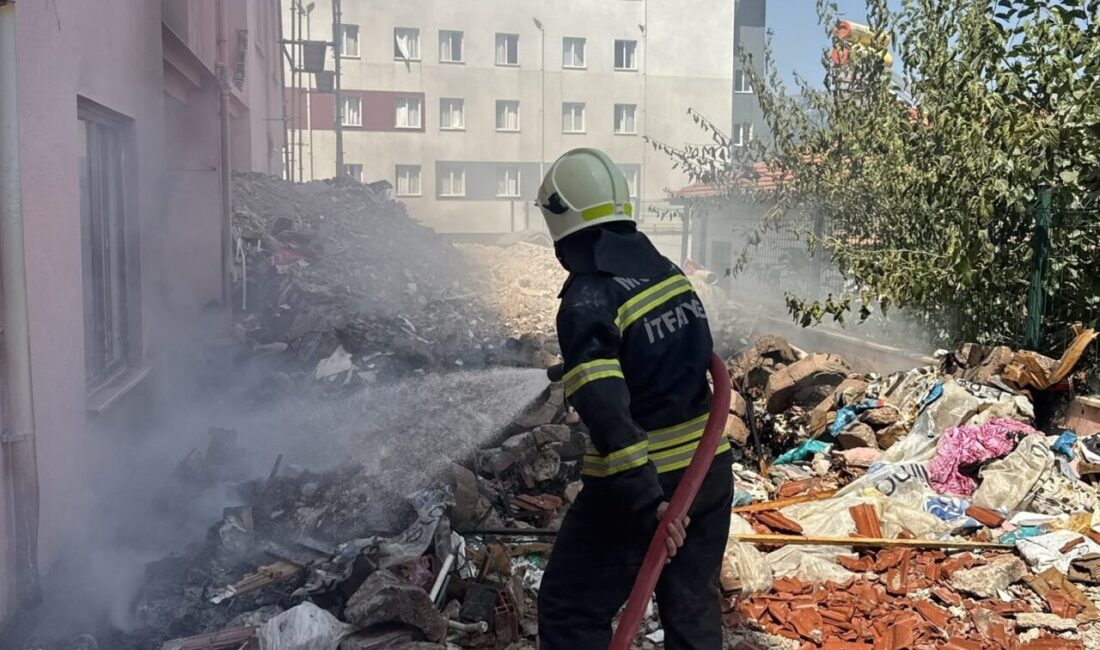 Kötekli Mahallesi’nde bulunan atıl bir bina alanında çıkan yangın, hareketli