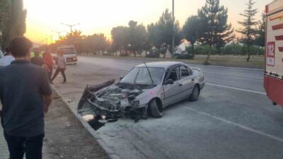 Muş-Bitlis karayolunda meydana gelen trafik kazasında 3 kişi yaralandı. Kaza,