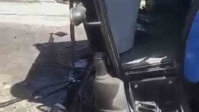 Muş’ta bir traktör, Güzeltepe Mahallesi’nde hemzemin geçitten geçmeye çalışırken yolcu
