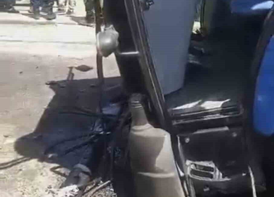 Muş’ta bir traktör, Güzeltepe Mahallesi’nde hemzemin geçitten geçmeye çalışırken yolcu