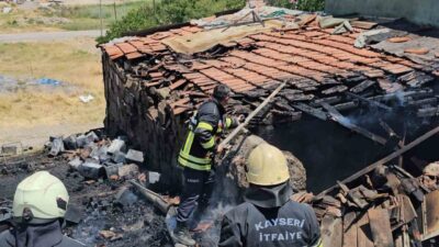 Kocasinan ilçesindeki bir evin eklentisindeki kömürlükte çıkan yangın, itfaiye ekiplerinin