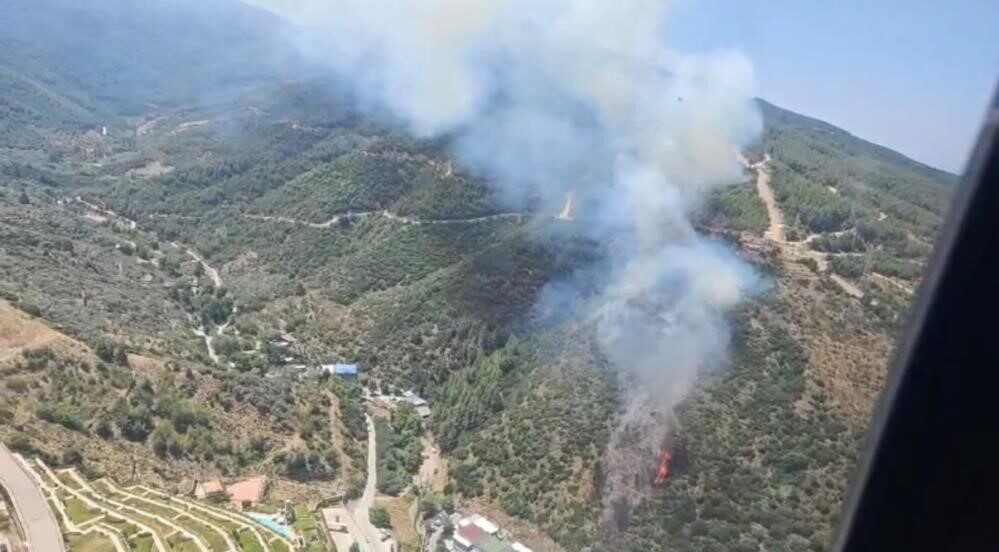 Narlıdere, İzmir’de çıkan orman yangını, bölgeye sevk edilen ekiplerin hava