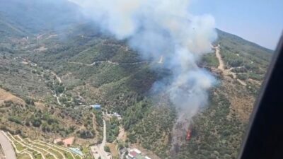 İzmir’in Narlıdere ilçesinde başlayan orman yangınına hem havadan hem de