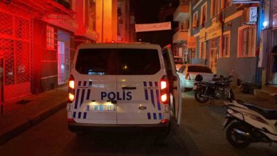 Nazilli’de akşam saatlerinde meydana gelen bıçaklı kavgada yaralanan bir genç,