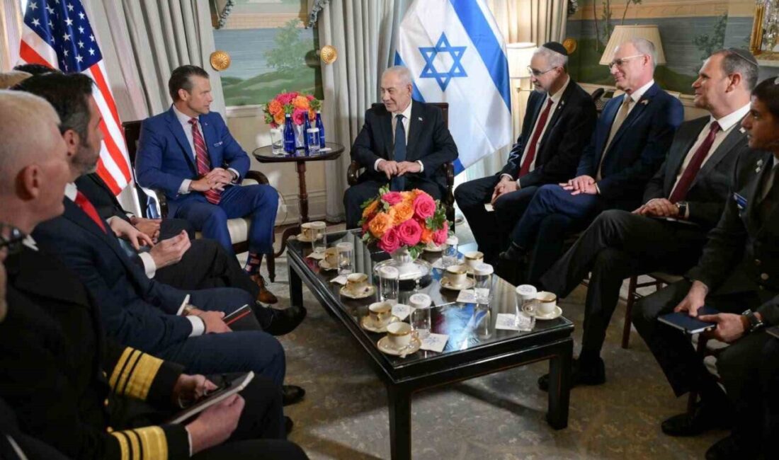 İsrail Başbakanı Binyamin Netanyahu, ABD Savunma Bakanı Pete Hegseth ile