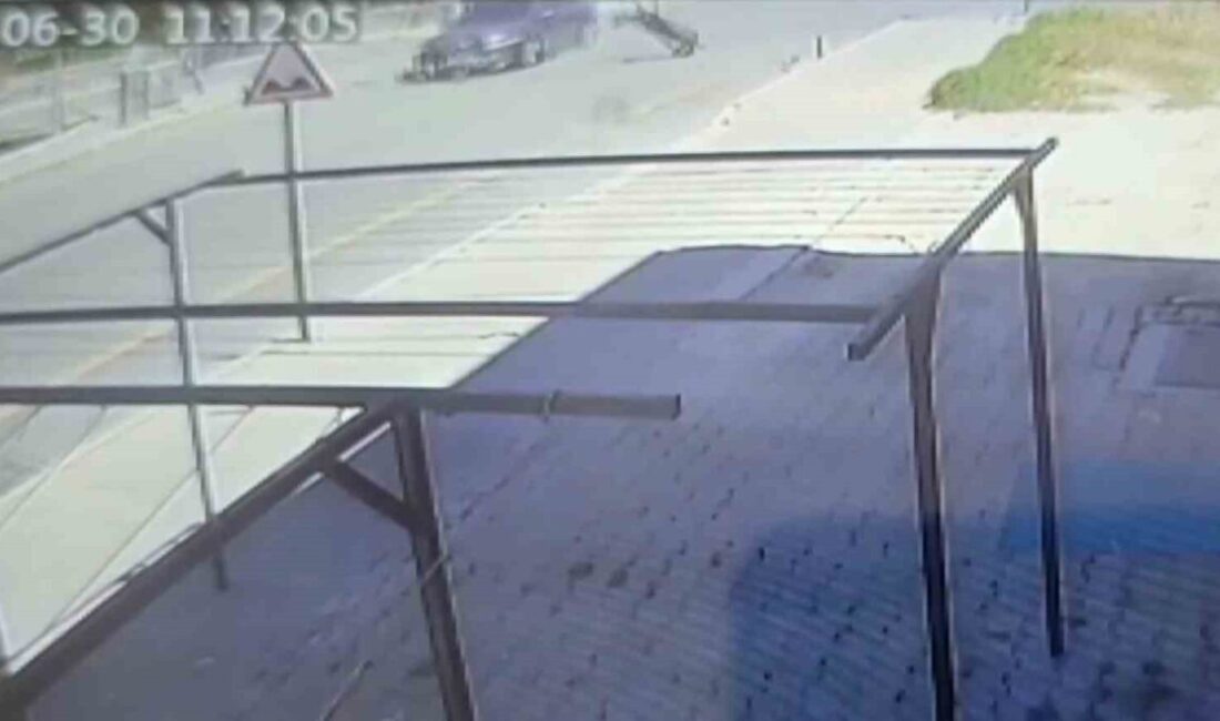 Nevşehir’de meydana gelen trafik kazasında otomobil ile motorlu bisiklet çarpıştı,