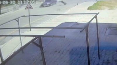 Nevşehir’de meydana gelen trafik kazasında otomobil ile motorlu bisiklet çarpıştı,