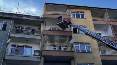Niğde’de yer alan bir apartmanın dördüncü katındaki dairede çıkan yangın,