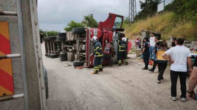 Niksar ilçesinde gerçekleşen trafik kazasında 3 kişi yaralandı. Olay, Niksar-Ünye