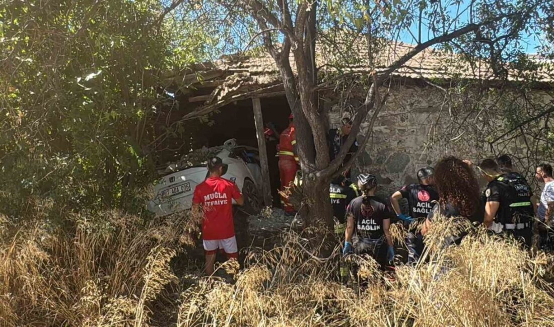 Muğla’nın Seydikemer ilçesinde gerçekleşen bir trafik kazasında, düğün hazırlığı yapan