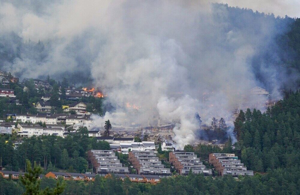 Norveç’in güneyindeki Drammen şehrinde bir evde başlayan yangın bölgeye yayılarak