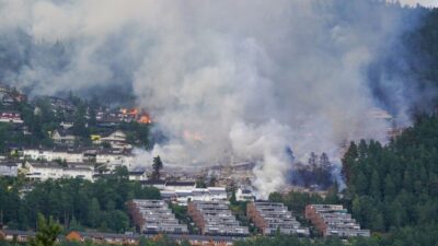 Norveç’in güneyindeki Drammen şehrinde bir evde başlayan yangın bölgeye yayılarak