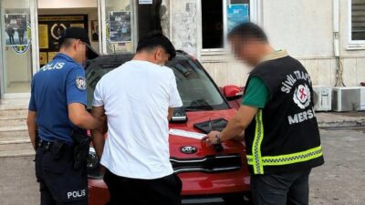Mersin’de yaşanan bir olayda, yol verme anlaşmazlığı yüzünden trafiği tehlikeye
