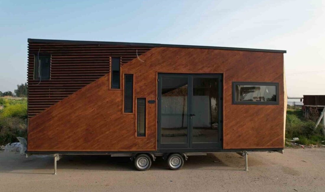 Adana’da bir öğretmene ait ‘tiny house’un, öğretmenin tatilde olması sebebiyle