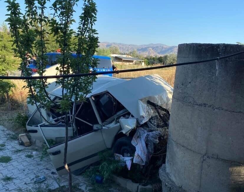 Elazığ’da bir otomobil, Yurtbaşı beldesi Cumhuriyet Mahallesi Nene Hatun Caddesi’nde
