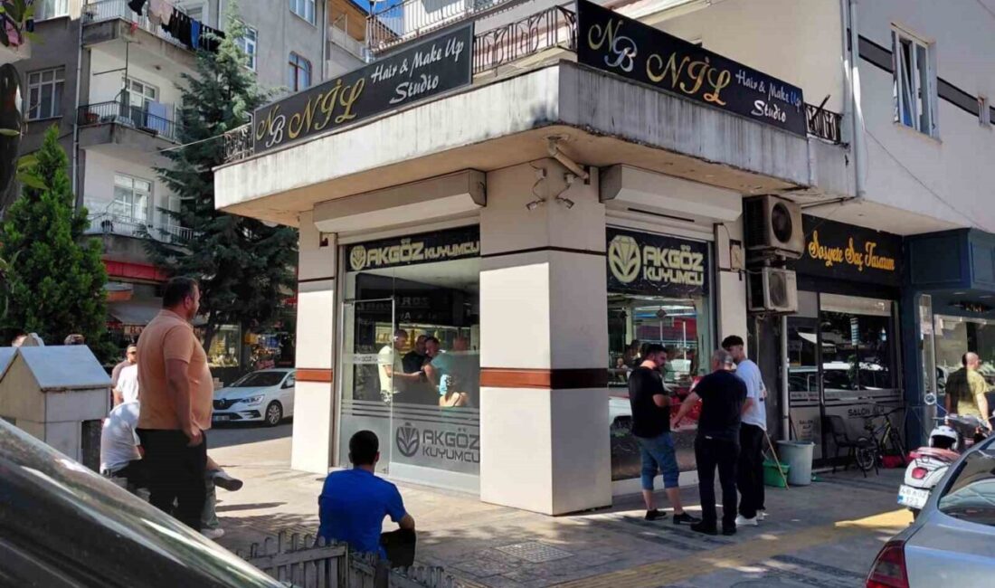 Ünye ilçesinde bir kuyumcudan çalınan küpelerin parasıyla altın almaya çalışan