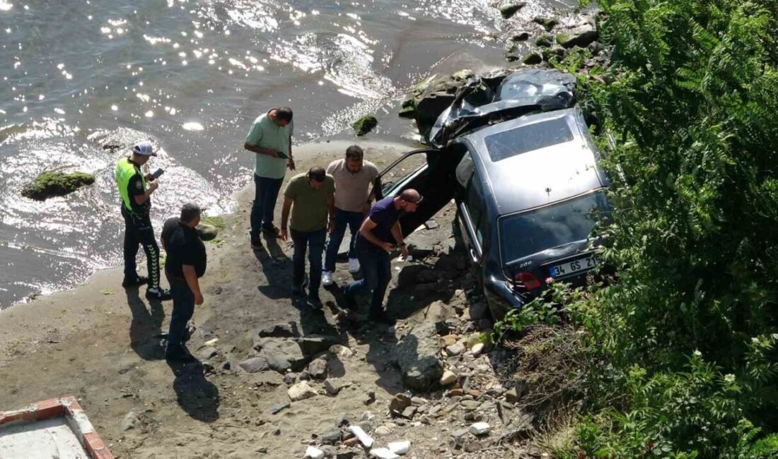 Ordu’da bir otomobilin kontrolünden çıkarak deniz kıyısına yaklaşık 30 metre