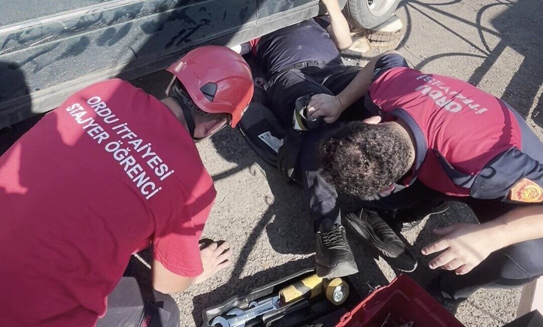 Ünye ilçesinde, Fevzi Çakmak Mahallesi Söğütlü Sokak’ta park halindeki bir