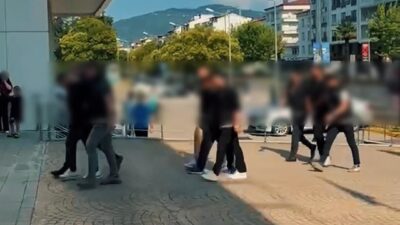 Ordu’da polis ekipleri tarafından sokak satıcılarına yönelik gerçekleştirilen eş zamanlı