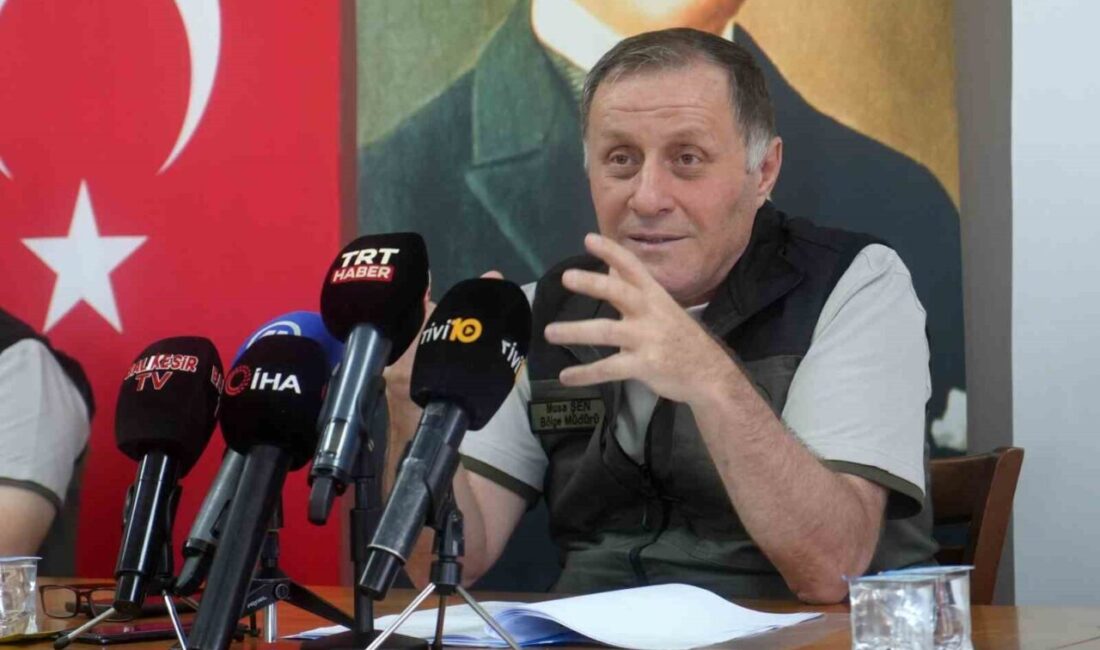 Balıkesir Orman Bölge Müdürü Musa Şen, yerel basın mensuplarıyla bir