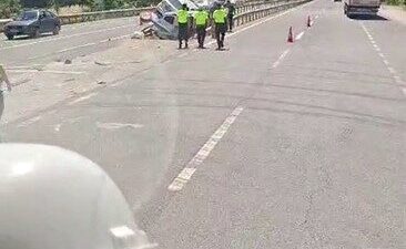 Bursa’nın İnegöl ilçesinde meydana gelen trafik kazasında, kontrolü kaybeden iki