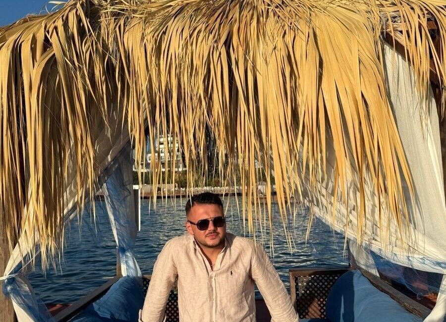 Kuşadası ilçesinde iş ortağı tarafından silahla vurulan 27 yaşındaki Abdulkadir