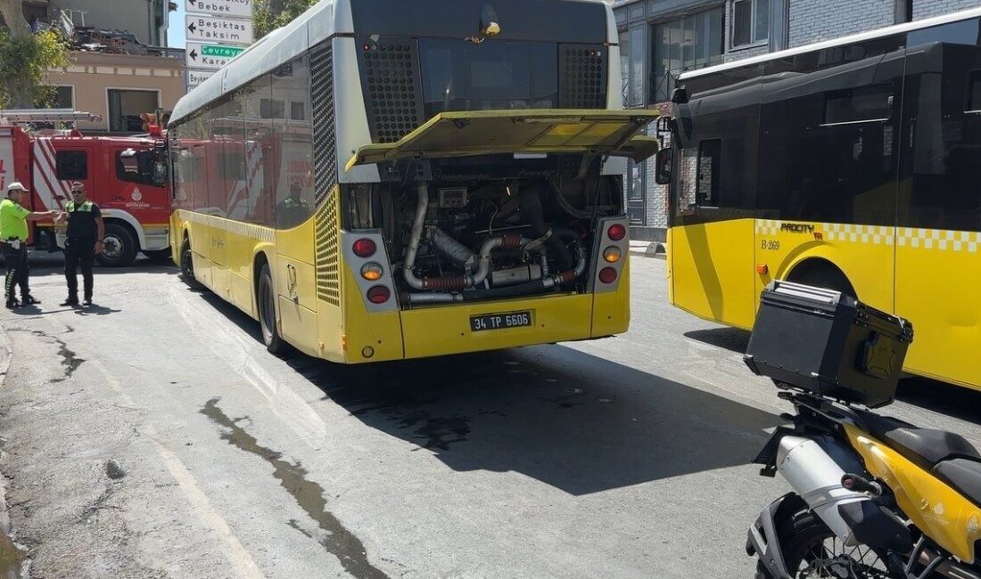 Beşiktaş Ortaköy’de seyir halinde olan bir İETT otobüsü, motor kısmında