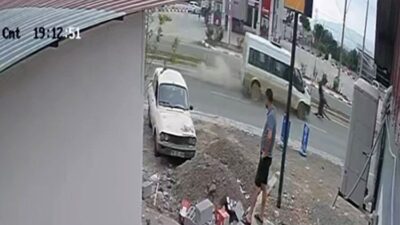 Düziçi ilçesinde meydana gelen bir trafik kazasında yolcu minibüsü, aniden