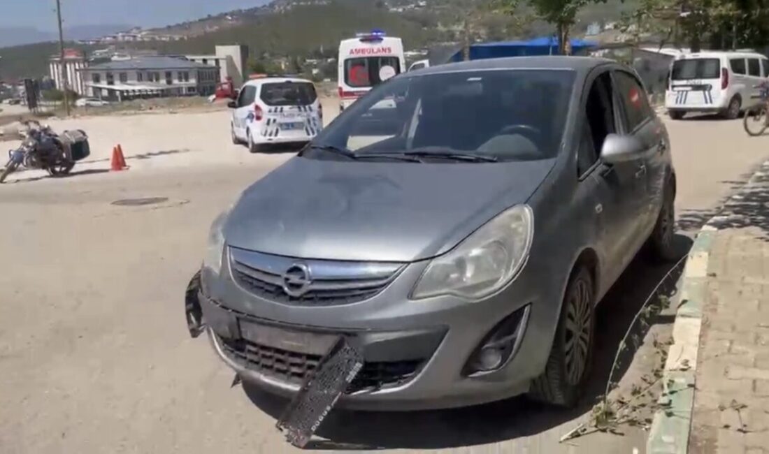 Osmaniye’nin Bahçe ilçesinde meydana gelen trafik kazasında, motosikletle otomobilin çarpışması