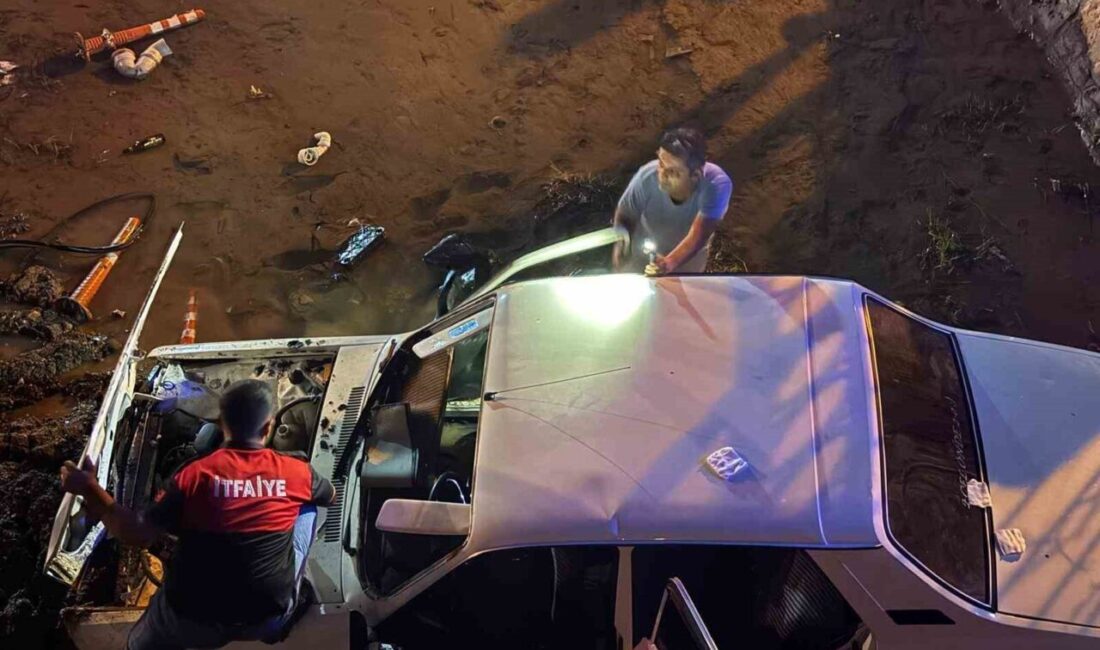 Osmaniye’nin Düziçi ilçesinde, bir sürücünün kontrolünden çıkarak köprüden kanala düşen