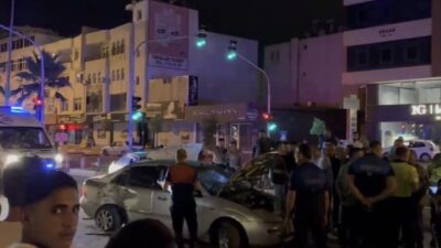Kadirli ilçesinde meydana gelen trafik kazasında, Kadirli Belediyesi önünde iki