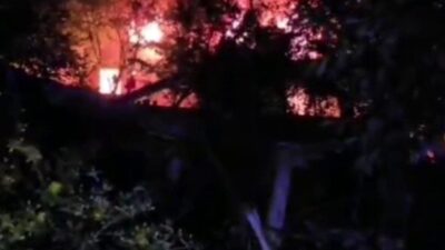 Osmaniye ilindeki bir yayla evinde meydana gelen yangın, itfaiye ekiplerinin