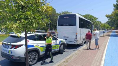 Manavgat ilçesinde bir otel servisine motosikletin arkadan çarpması sonucu meydana