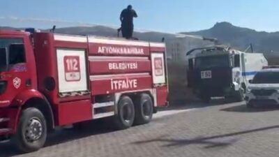 Afyonkarahisar’da Emniyet Müdürlüğü yakınlarında çıkan yangın, itfaiye ekipleri ile birlikte