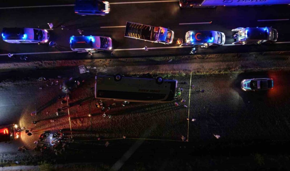 Kırıkkale’de meydana gelen trafik kazasında yağış sebebiyle kayganlaşan yolda kontrolden