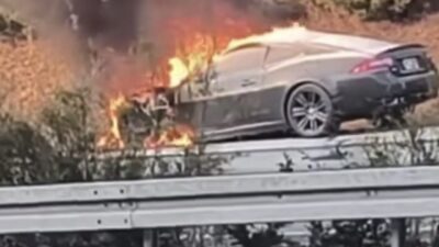 Bursa’da, çevre yolunda seyir halinde olan bir araç birden alev