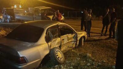 Erdemli ilçesinde meydana gelen trafik kazasında bir otomobil ile bir