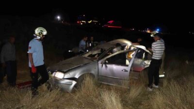 Karaman’da meydana gelen trafik kazasında bir otomobilin yoldan çıkarak şarampole