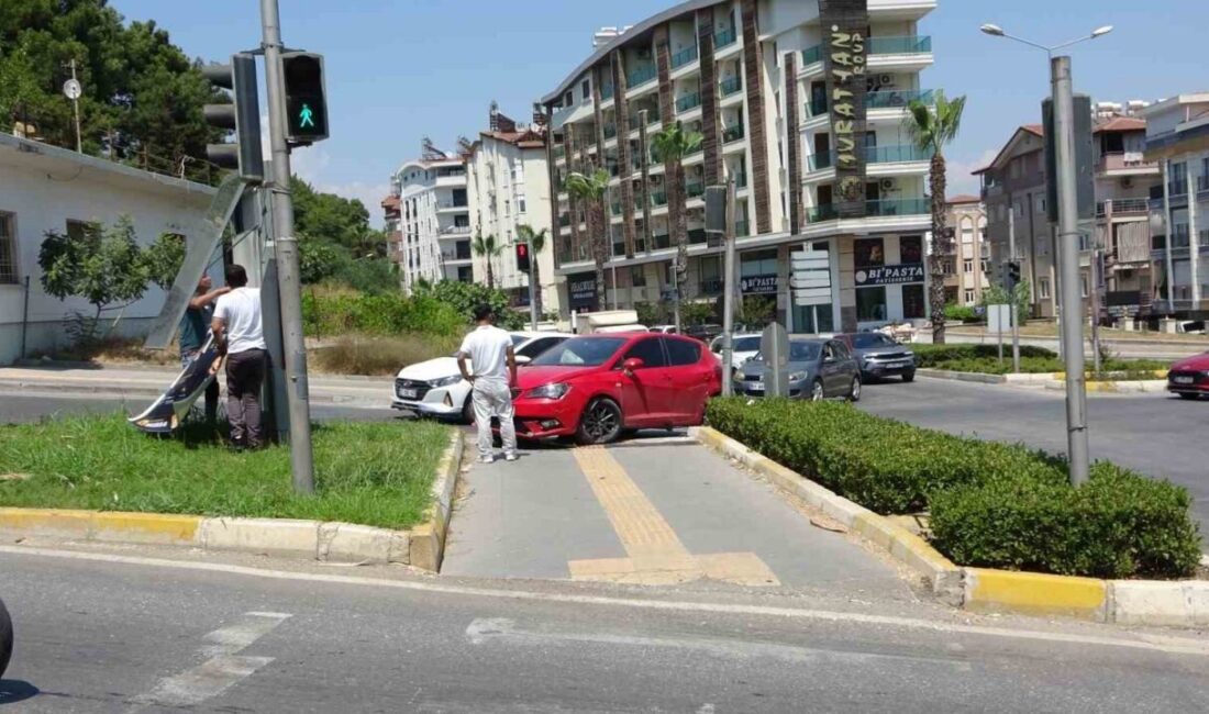 Manavgat ilçesinde gerçekleşen trafik kazasında bir sürücü, otomobilinin direksiyon kontrolünü