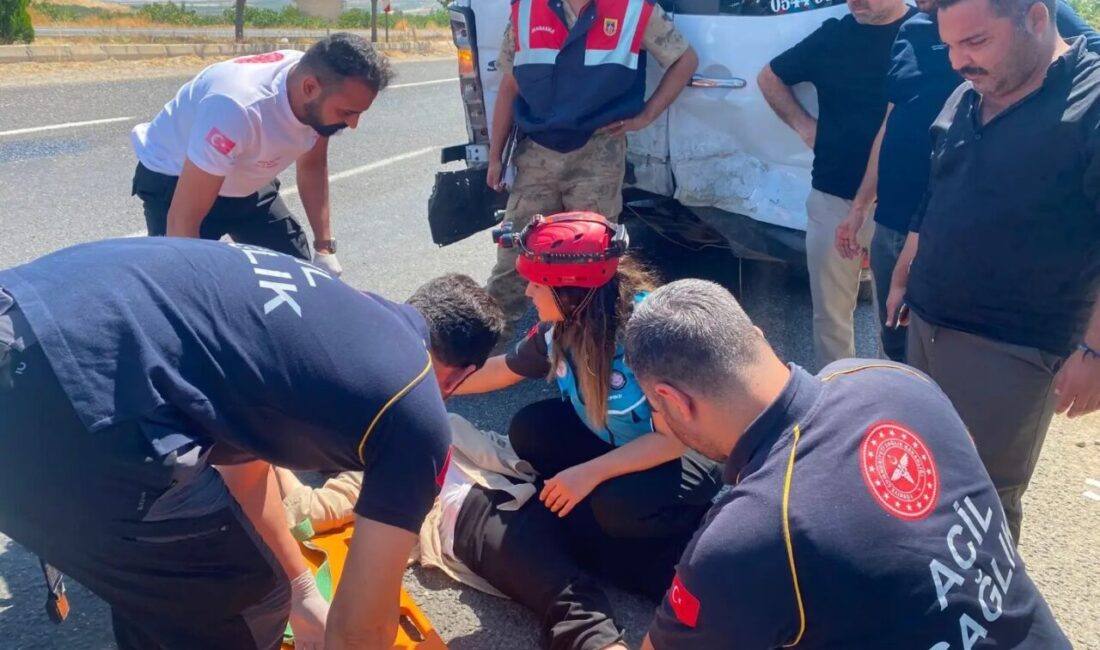 Şanlıurfa’da bir otomobilin yolcu minibüsüne arkadan çarpması sonucunda 12 kişi