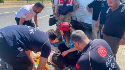 Şanlıurfa’da bir otomobilin yolcu minibüsüne arkadan çarpması sonucunda 12 kişi