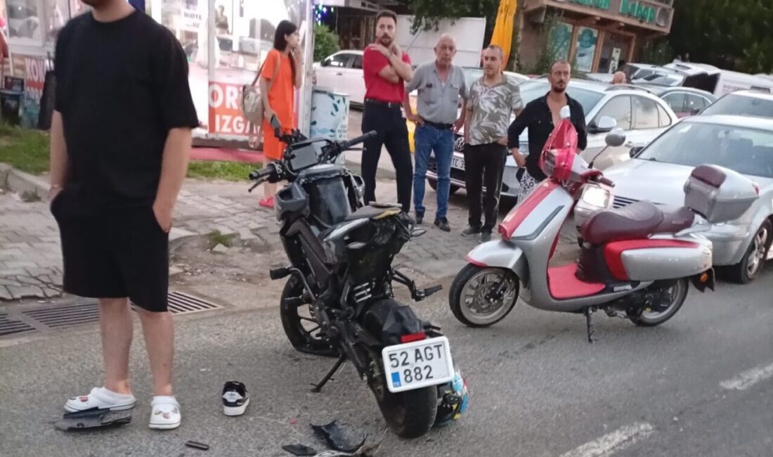 Ordu’nun Fatsa ilçesinde meydana gelen trafik kazasında, bir otomobile arkadan
