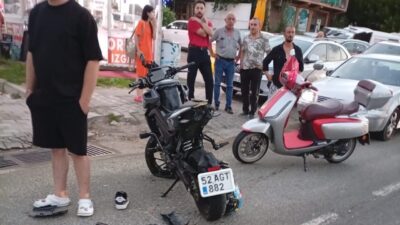 Ordu’nun Fatsa ilçesinde meydana gelen trafik kazasında, bir otomobile arkadan