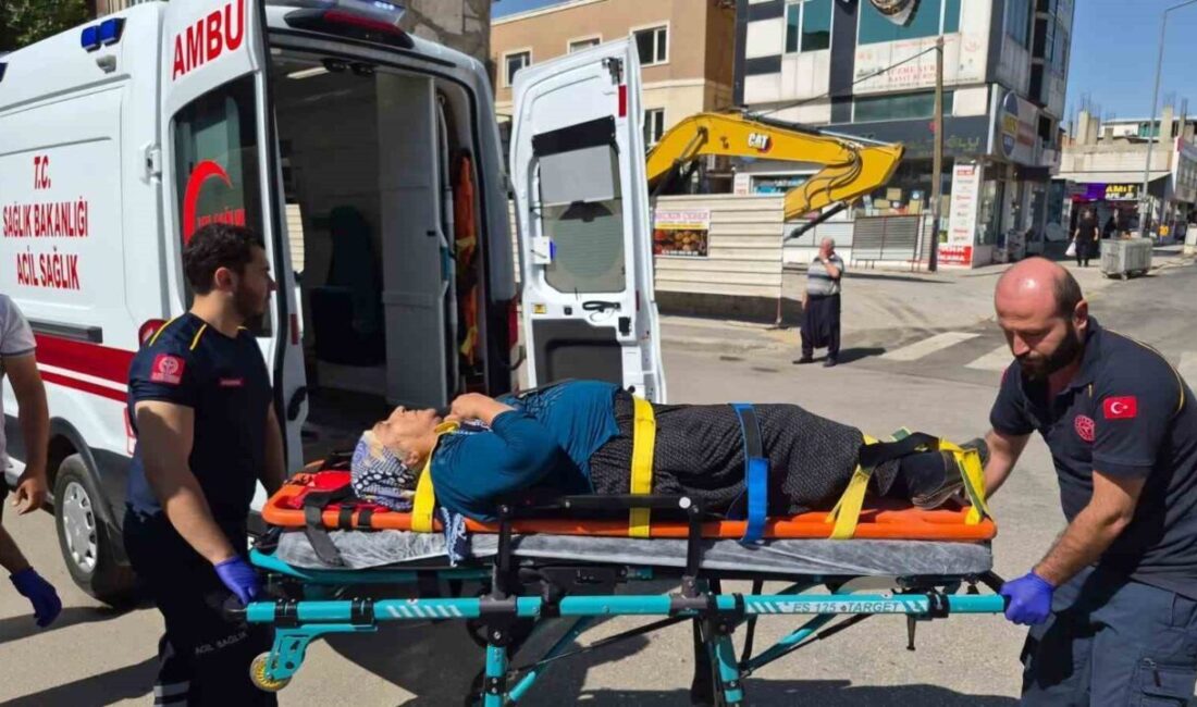 Adıyaman ilinde bir kadın, karşıya geçmeye çalışırken bir otomobilin çarpması