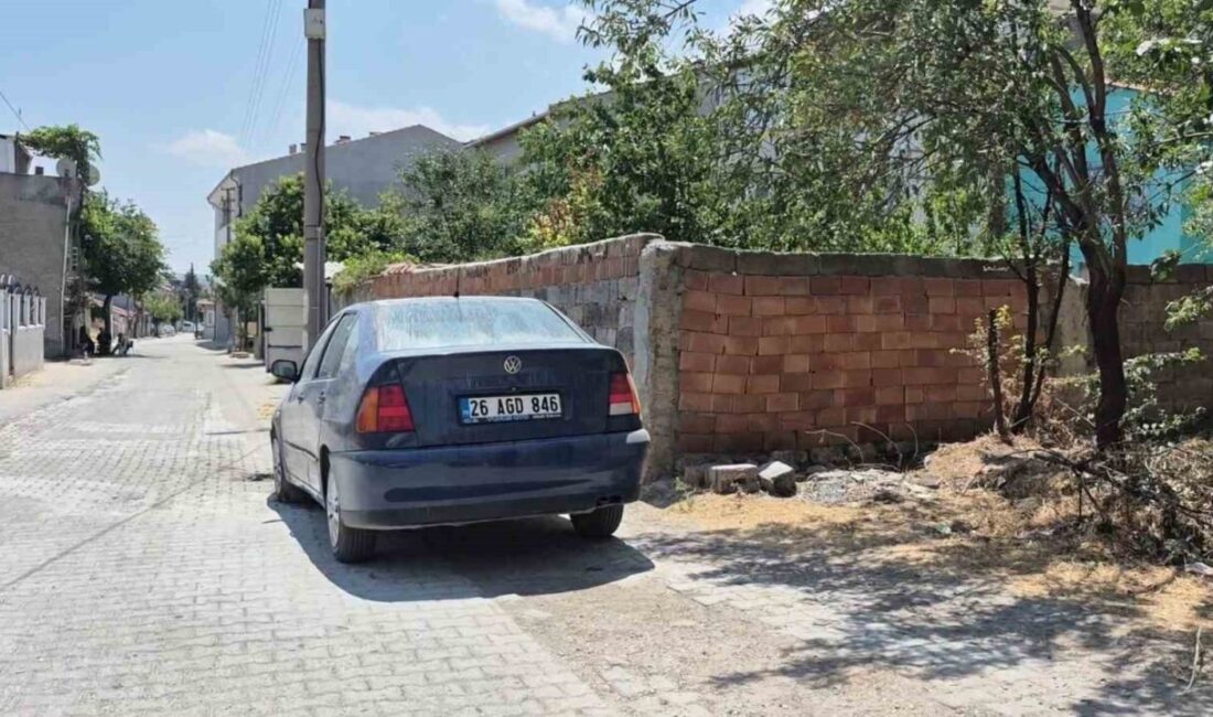 Eskişehir’de bir otomobilin iç elektrik sistemi nedeniyle çıkan yangın, hızlı