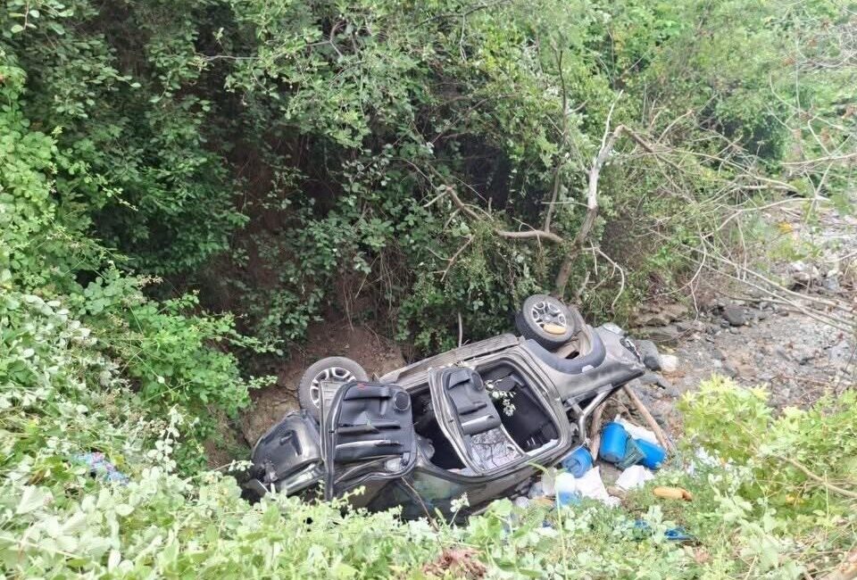 Hatay’da meydana gelen trafik kazasında otomobil ile çarpışan hafif ticari