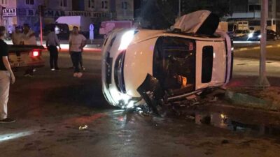 Ereğli ilçesinde meydana gelen trafik kazasında, 2 otomobil çarpıştı ve