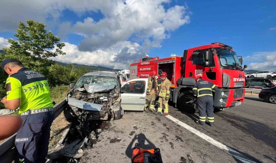 Anadolu Otoyolu’nun Düzce kesiminde meydana gelen trafik kazasında 2 aracın